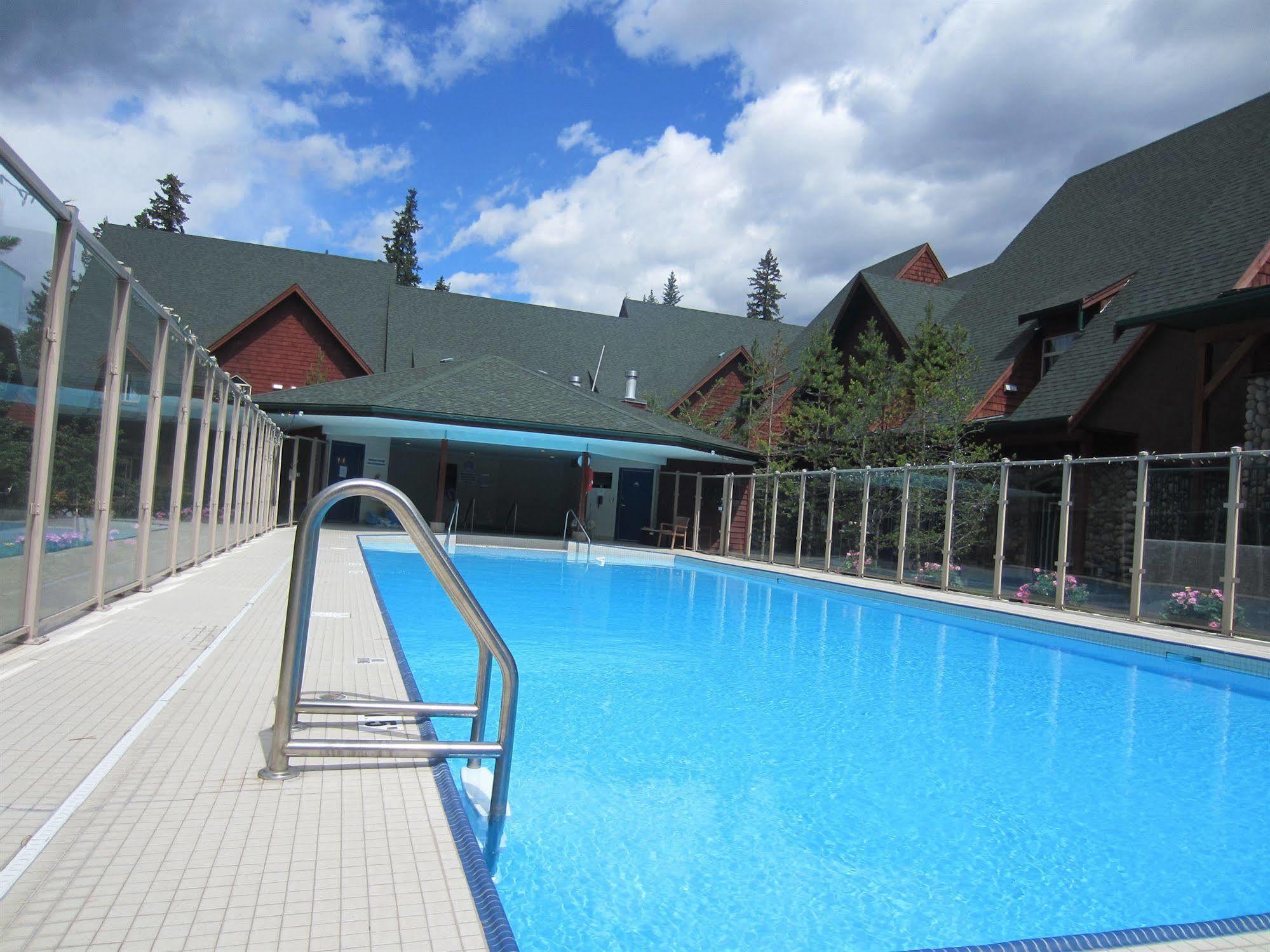 Mystic Springs Chalets & Hot Pools Vila Canmore Exterior foto